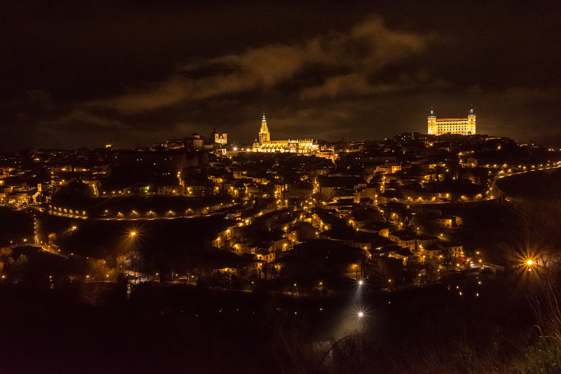 The night view of Toledo, chosen as the «most beautiful panorama in the world»